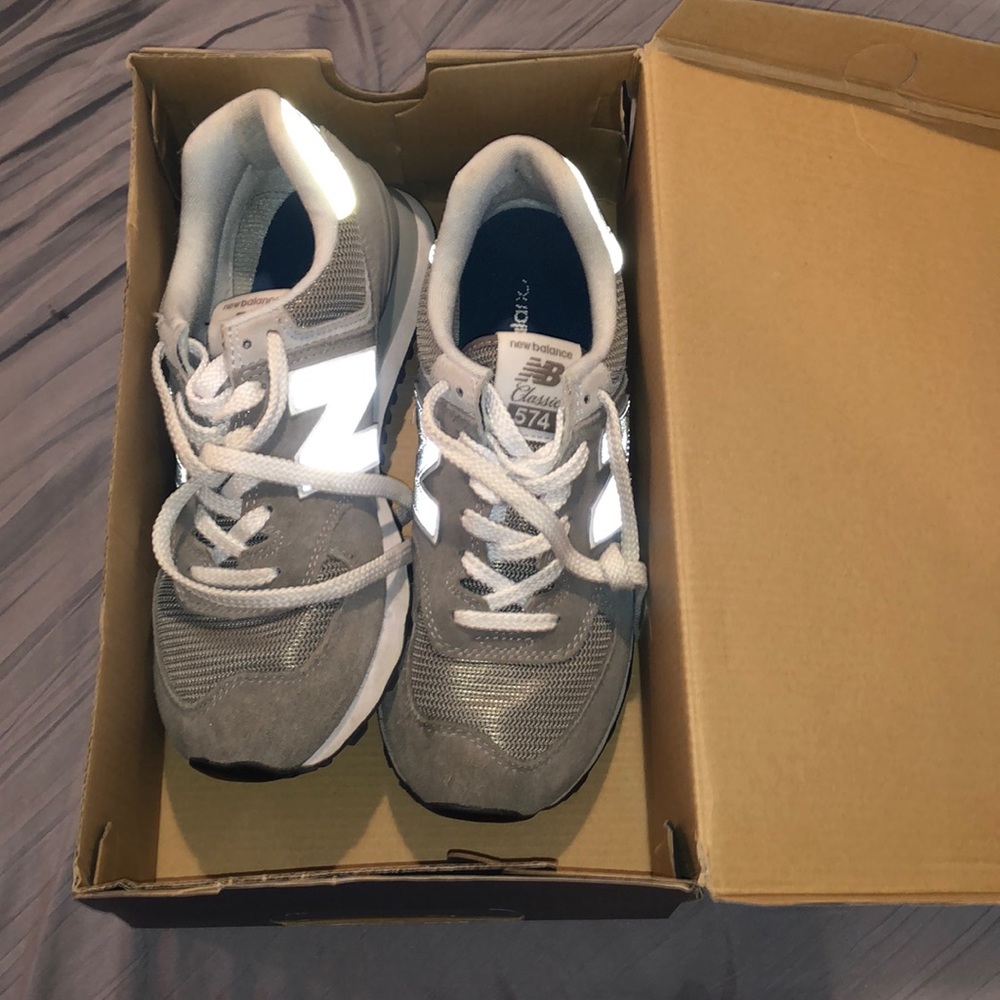 New Balance 574 (i think)// Size- 8